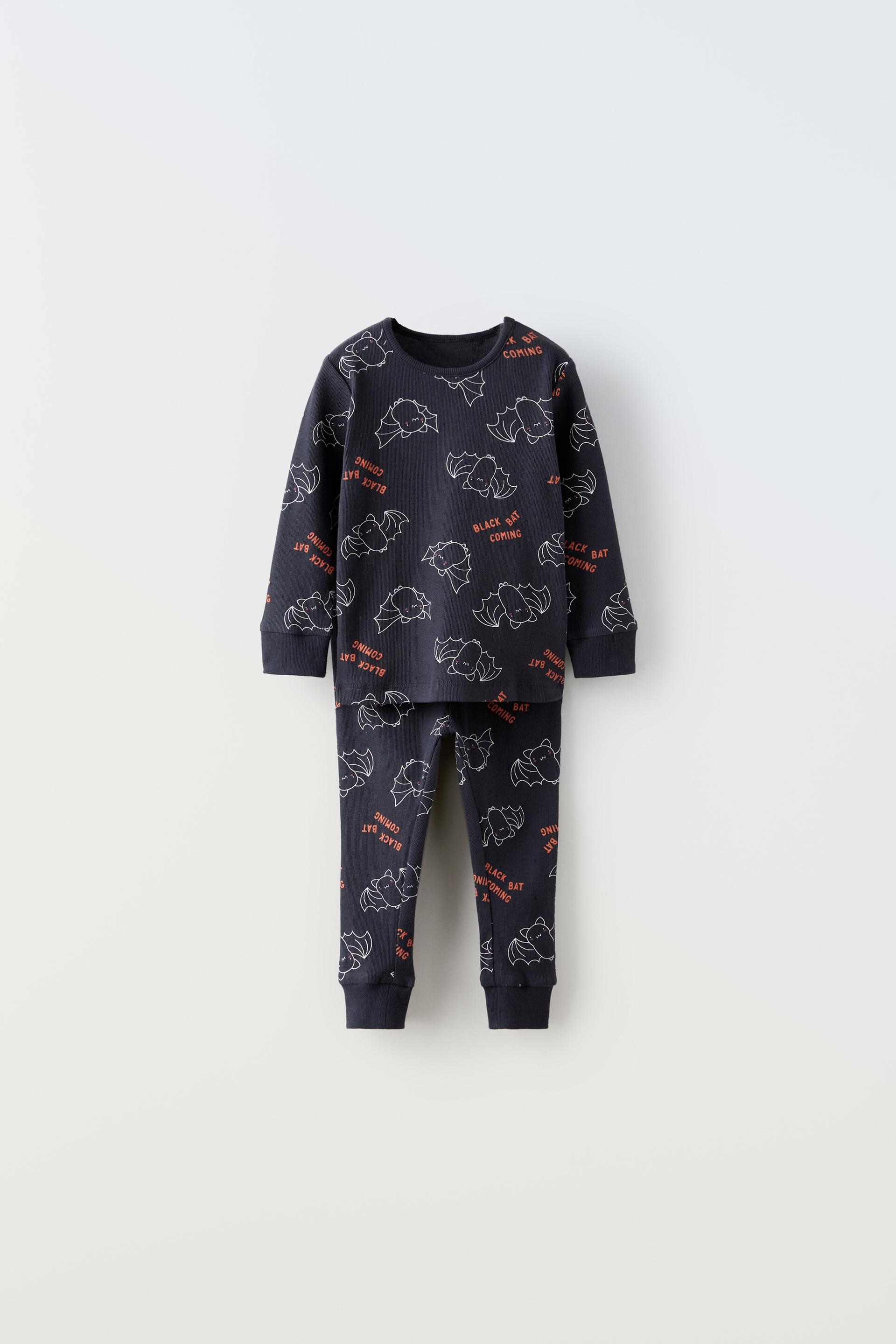 

1–6 ЛЕТ/ ПИЖАМА В РЕБРУЮЩУЮ ЛЕТУЮ РУКУ