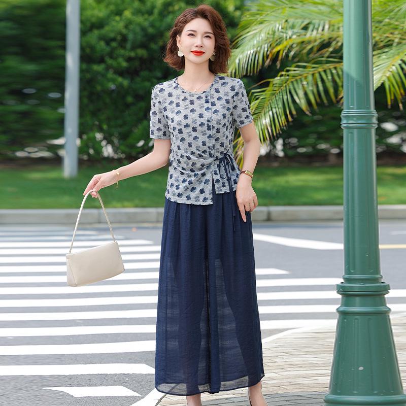 Mother's Summer Outfit: Elegant Short-Sleeve T-Shirt & Wide-Leg Pants Set for Mature Women