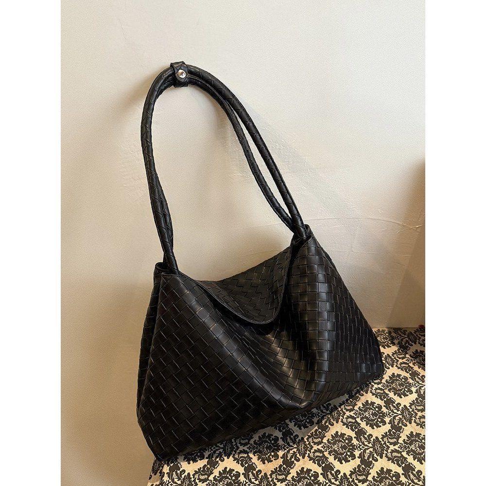 Knitted Tote Bag, Fashionable and Retro Handbag, High-end Shoulder Bag, Handbag for Carrying on The Arm