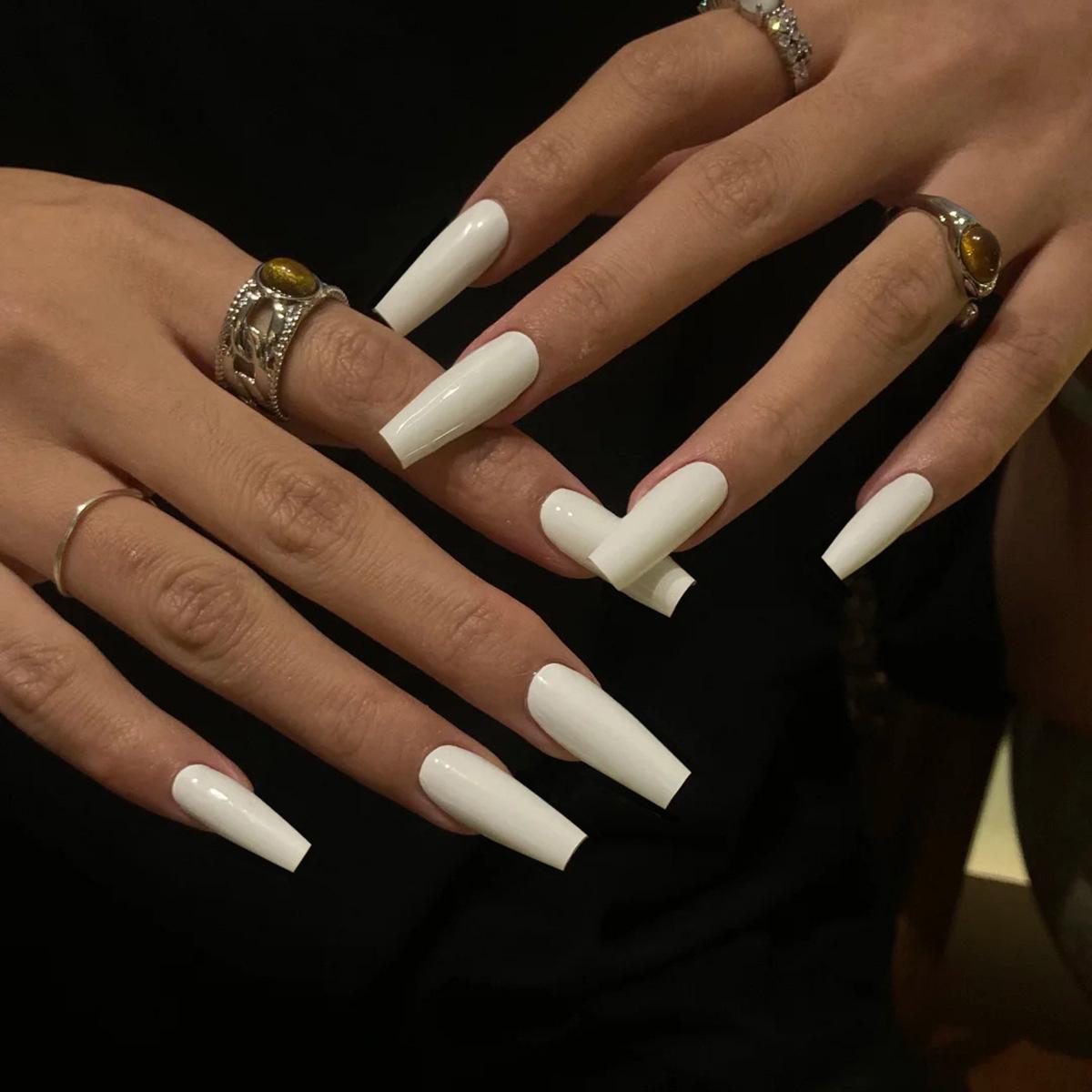 

Medium-Long Ballerina Press-On Nails in Pure White - Minimalist French Style for a Sweet and Spicy Look.