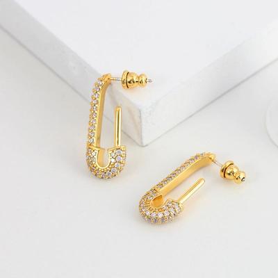 Jarné európske a americké retro mosadzné diamantové náušnice ženský temperament strieborné ihličkové náušnice v tvare 925