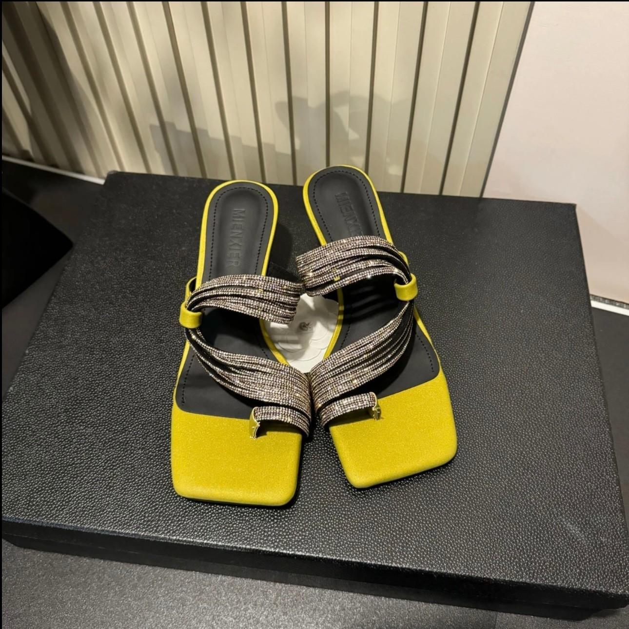 

Fashion Hot Selling 2025 New Summer French Style Sexy Open Toe Crystal Narrow Band Slippers Women Banquet Low Heels Shoes Zapatos Mujer 40