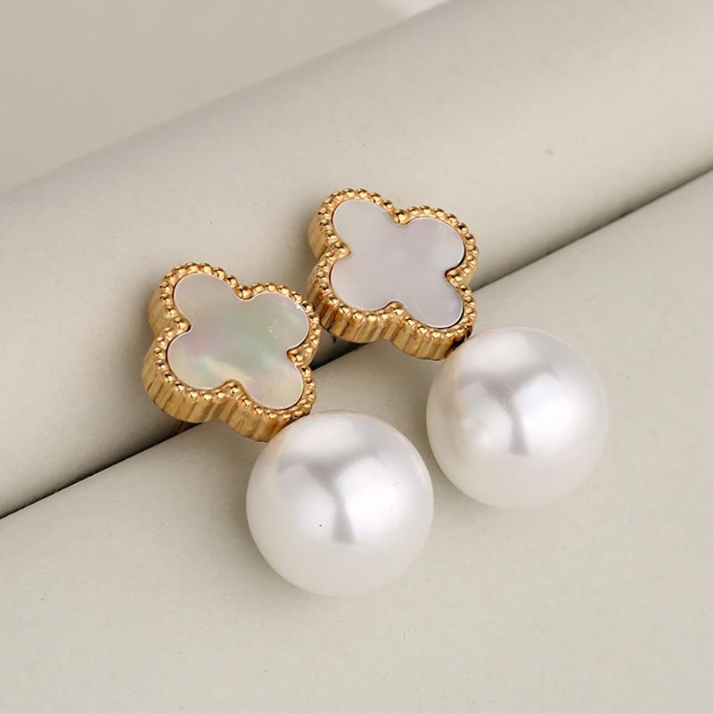 Fashionable, minimalist, retro Korean version Lucky Clover Pearl stainless steel earrings