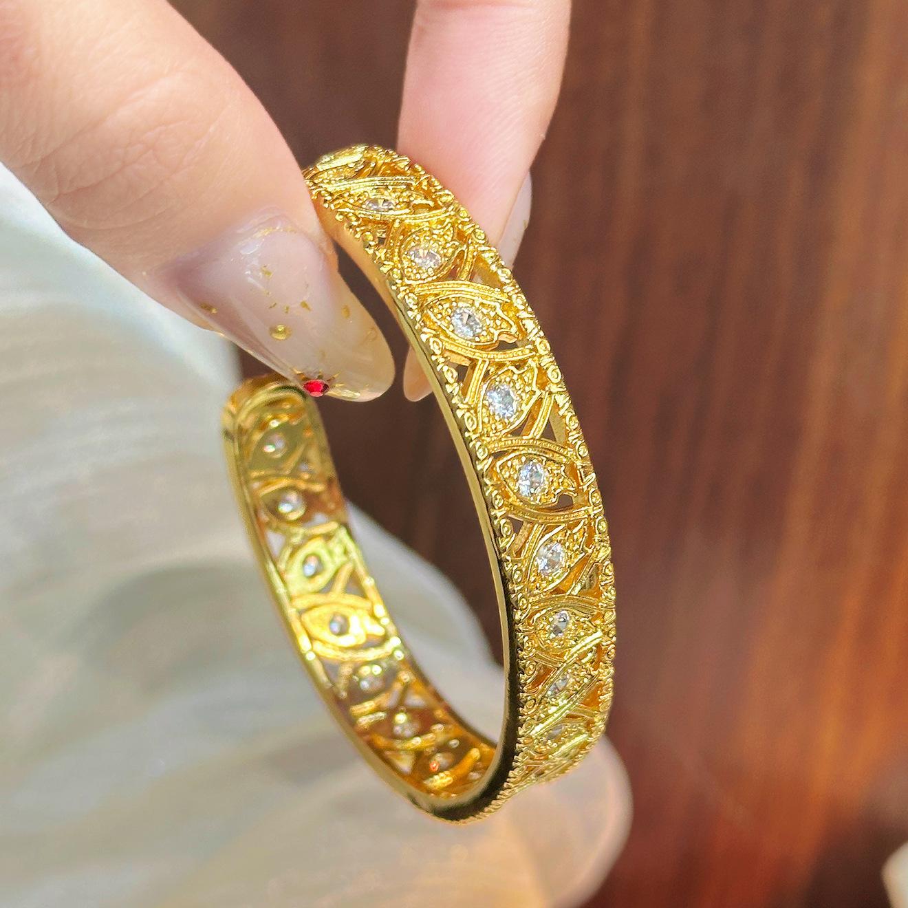 

Italian glossy lace hollow lace bracelet simple bracelet ins wind diamond bracelet золотий