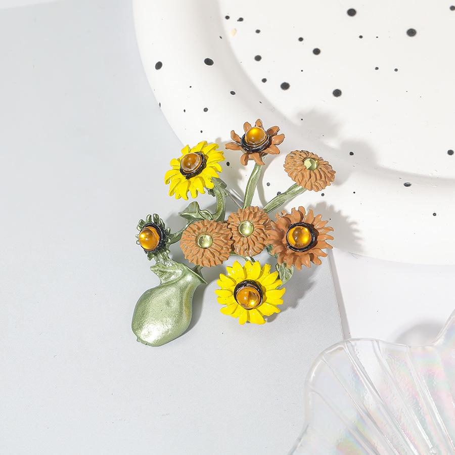 Ladies  Fashionable Retro Sunflower Brooch 1 pcs