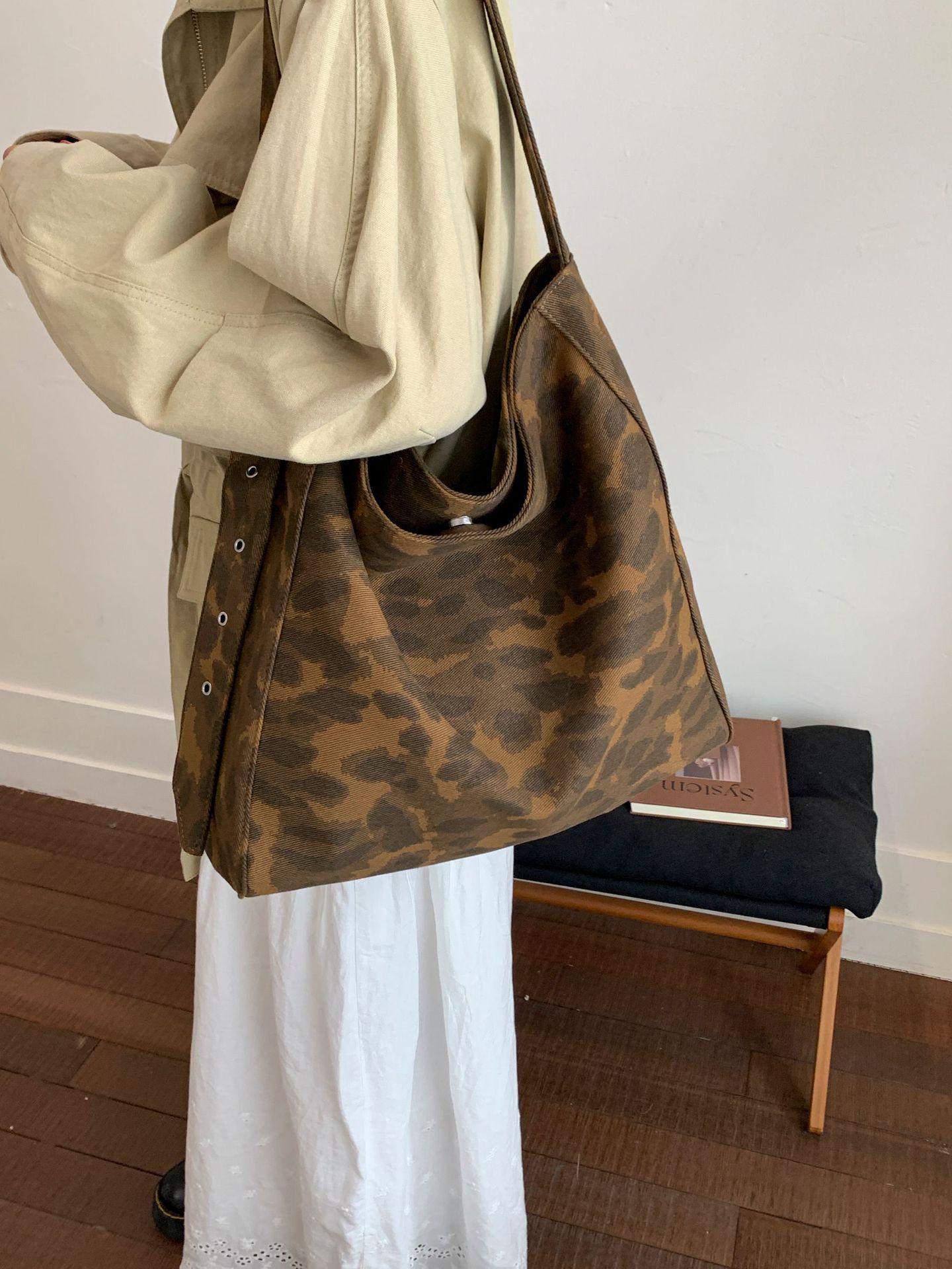 

2025 Fashionable Large Capacity Versatile Backpack - Casual, Lazy Style Handbag & Crossbody Bag