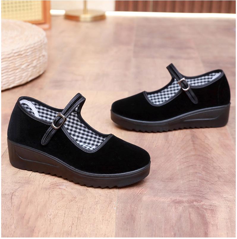 Women's Height-Increasing Non-Slip Work Shoes: Old Beijing Style, Thick-Sole Comfort, Sponge Cake Sole, Ideal for Hotel Staff