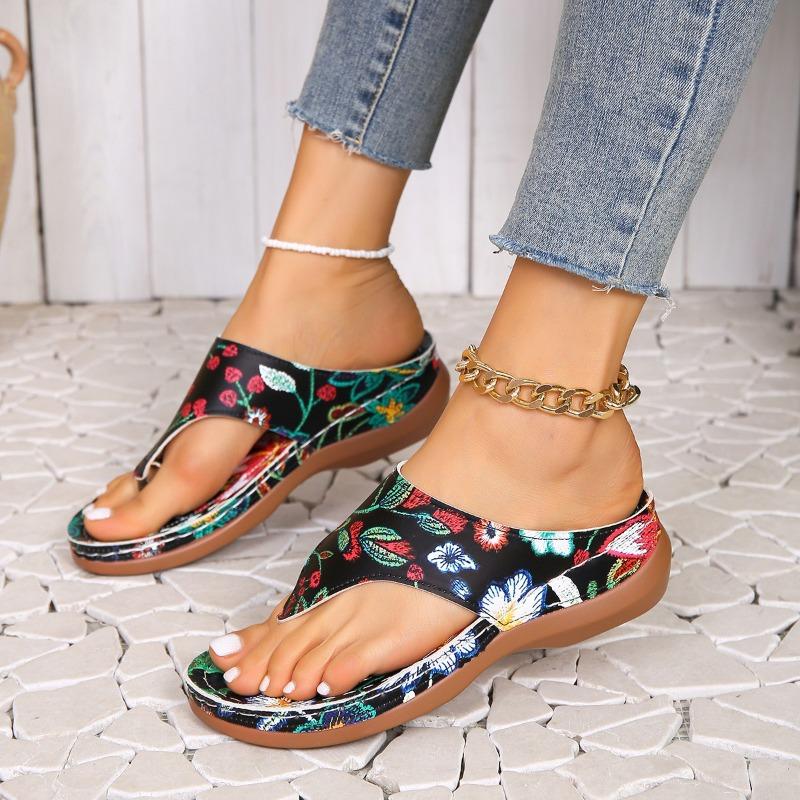 Toe sandals summer refreshing casual color slippers fashion large size car line fashion sandals