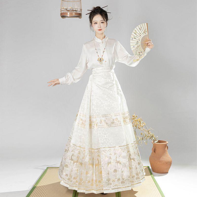 Nanxiang Jinxia [Nine-Colored Deer] Petite Women’s Hanfu: Slimming Horse Face Skirt Set