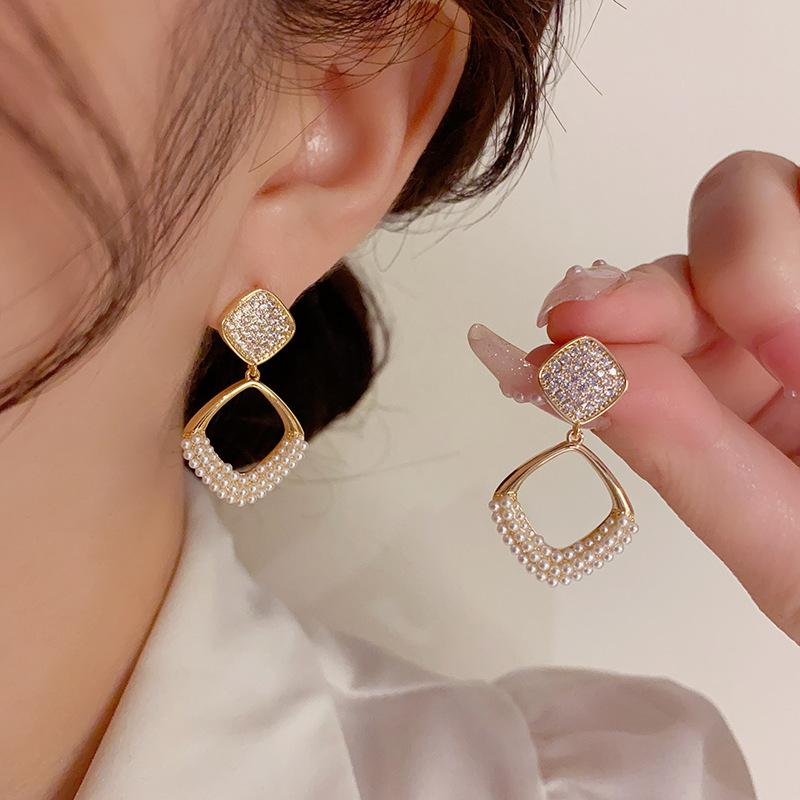 Fashionable and Simple Micro-inlaid Geometric Diamond Pearl Earrings, Niche Design, Light Luxury Earrings