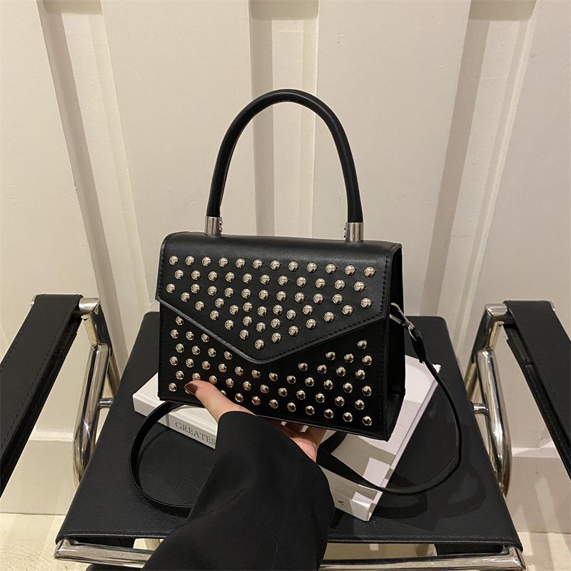 

Ногти ивы продвинутая текстура темперамент маленькая квадратная сумка женская осень и зима новая простая и популярная для通勤 универсальная сумка-мессенджер чёрный