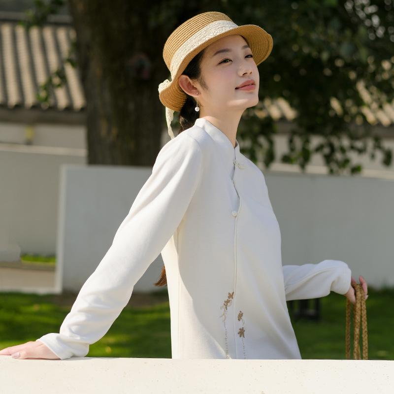 

Женский бархатный топ с вышивкой в китайском стиле в стиле ретро 2024 года, осень/зима M (85-105)