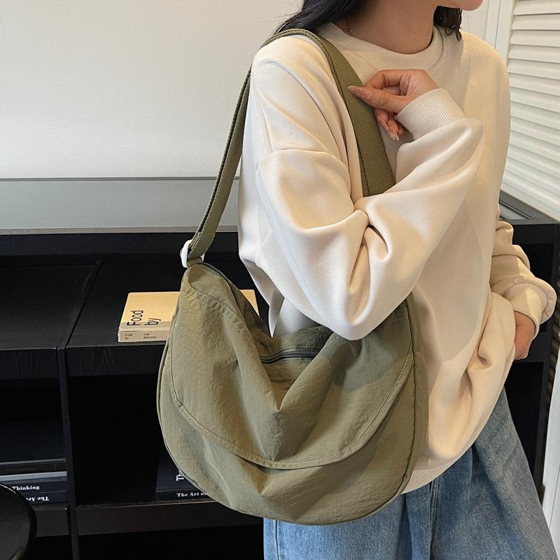 Casual Simple Shoulder Messenger Bag Large Capacity New Dumpling Bag Light and Simple Japanese Dumpling Bag Commuter Bag