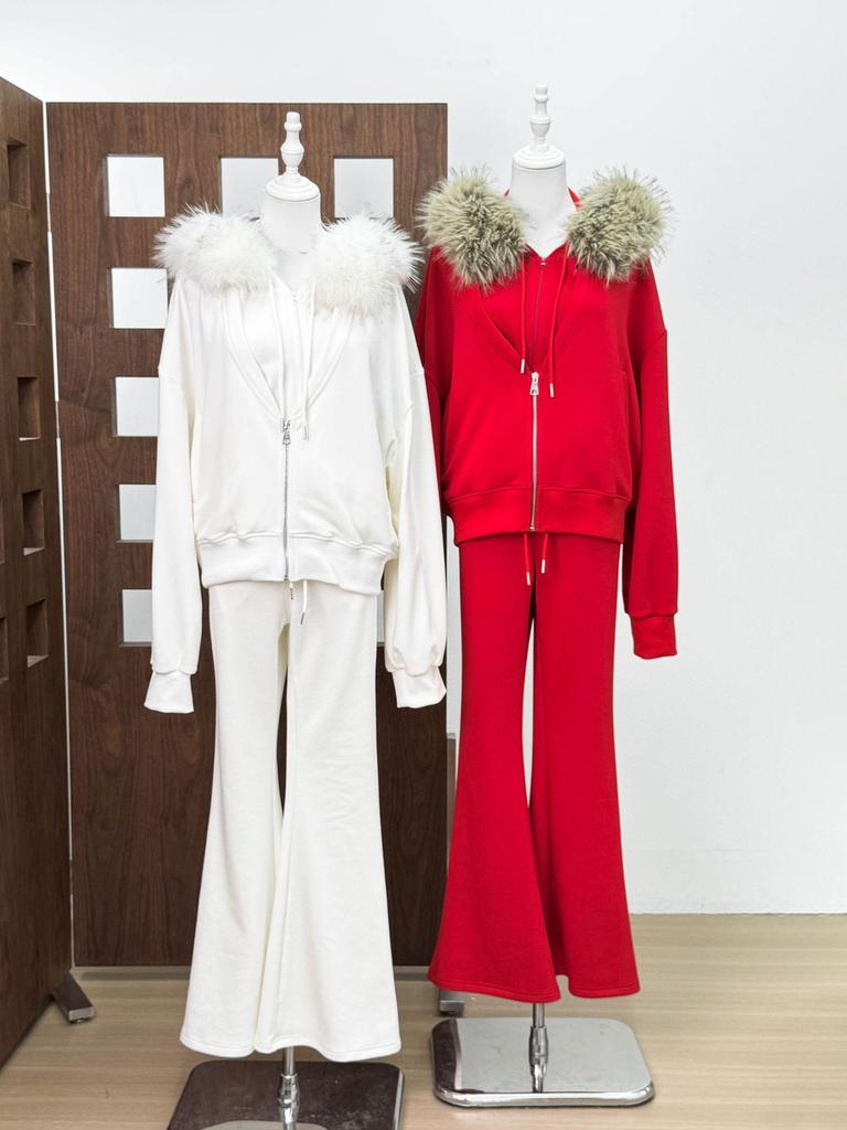 Niche Design 25 A/W New Three-Piece Set: Detachable Fur Collar Hoodie, Top Vest, and Bell Bottom Sweatpants.
