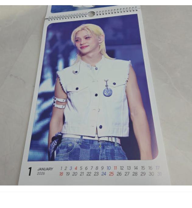 

Настенный календарь FELIX 2026 – K-POP товары для фанатов (Случайные изображения, стикер в комплекте) 1 ea