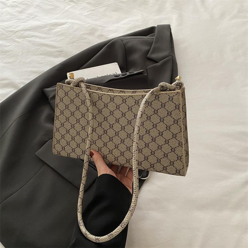 Niche design retro large-capacity bag women's 2025 new fashion high-end texture versatile shoulder messenger bag