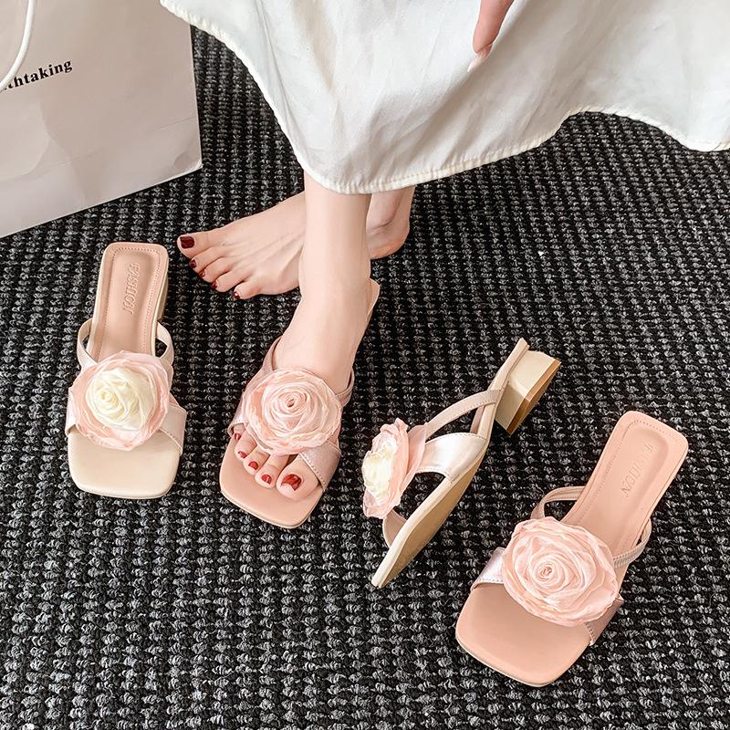 Summer New Large Size Versatile Temperament Thick Heel Flower Fashion Lady Cool Slippers