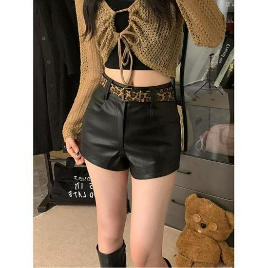 Women's Coffee-Colored PU Leather Shorts - Spicy Girl Style, Autumn/Winter 2025, Old Money Trend, Wide-Leg Slim Straight Hot Pants