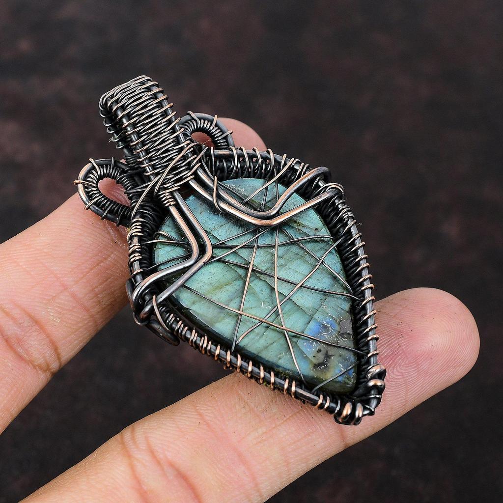 Wisiorek z labradorytu owinięty drutem miedzianym Biżuteria Ręcznie Robiony Wisiorek Biżuteria z labradorytu Na Prezent Owinięty Kamień Szlachetny Wisiorek Unikalna Miedziana Biżuteria