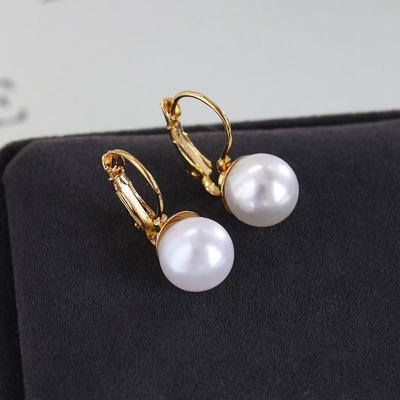 Women’s Korean Pearl Stud Earrings Elegant Light Luxury Niche Design Temperament Fashion Jewelry Wedding Party Dating Gift