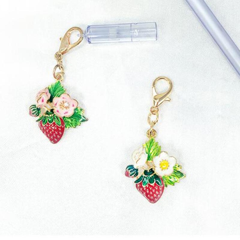 Simple Alloy Jewelry Color Fruit Strawberry Shape Keychain Pendant Decoration Fashion Ladies Bag Accessories Jewelry Gifts