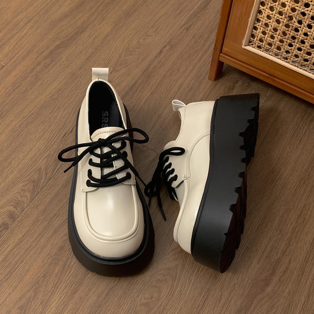 Wang Fan, schwarze britische Plateau-Lederschuhe, Herbst zu Röcken, lieben einzelne Schuhe