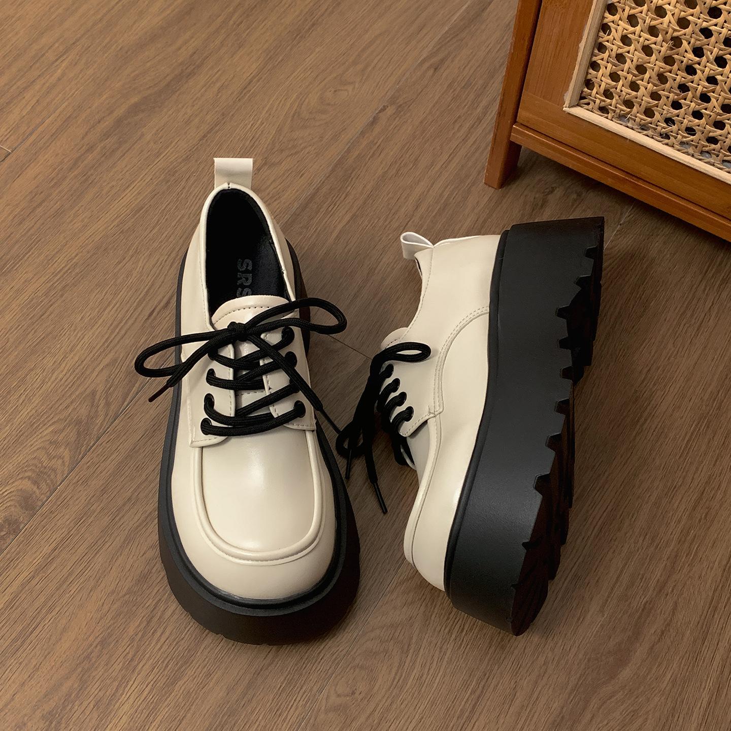 

Queen Fan Retro Black British Platform Small Leather Shoes Women s 2025 New Autumn Skirt Love Single Shoes 40 бежевий