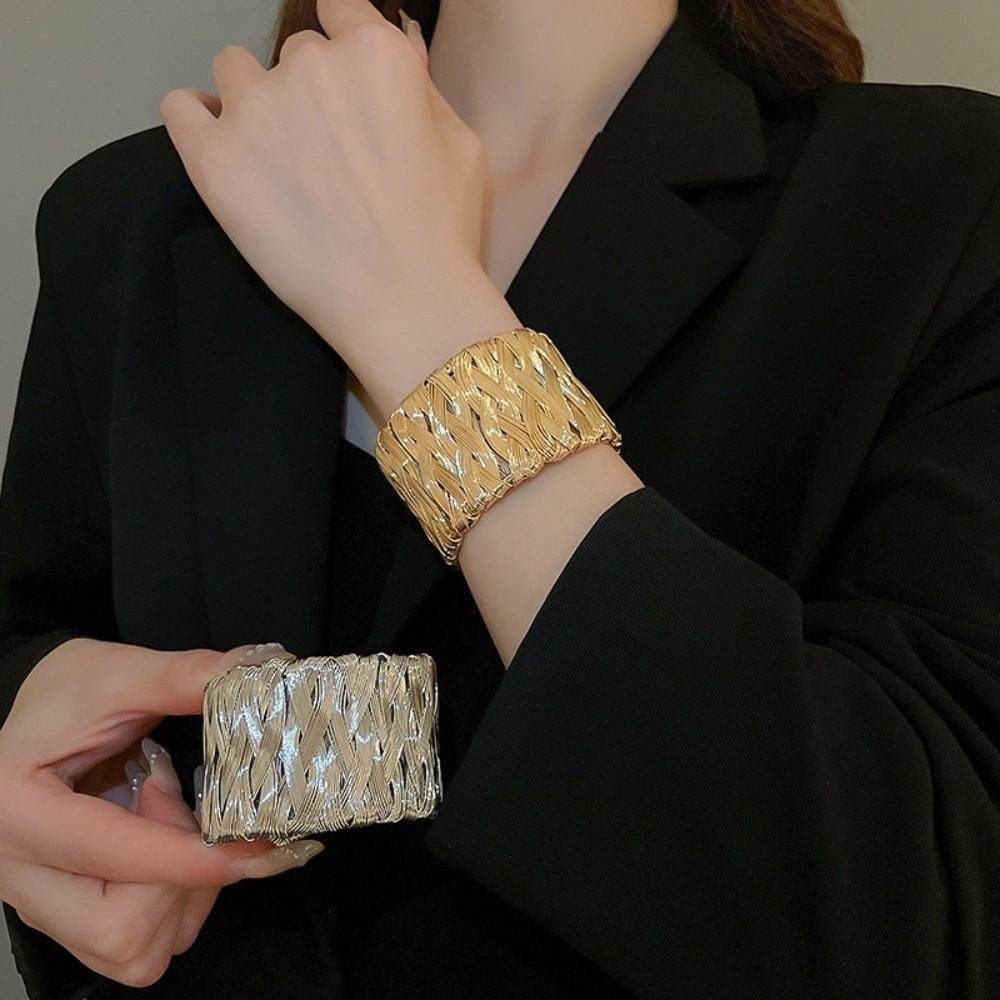 Hollow-out Irregular Wide Bracelet Irregular Dough Twists Retro Hand Ring  Party Decoration