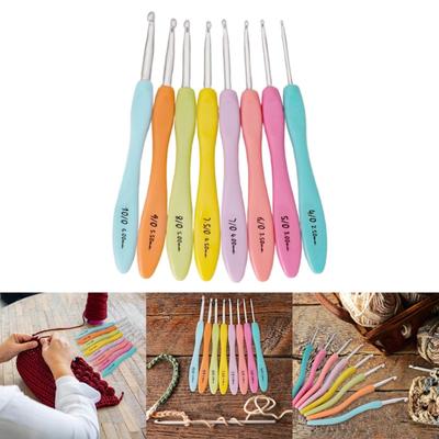 8Pcs Crochet Hook Set Plastic Knitting Needle Crochet Craft Yarns Weaving Tool with Ergonomic Grip Handle & Aluminum Tip