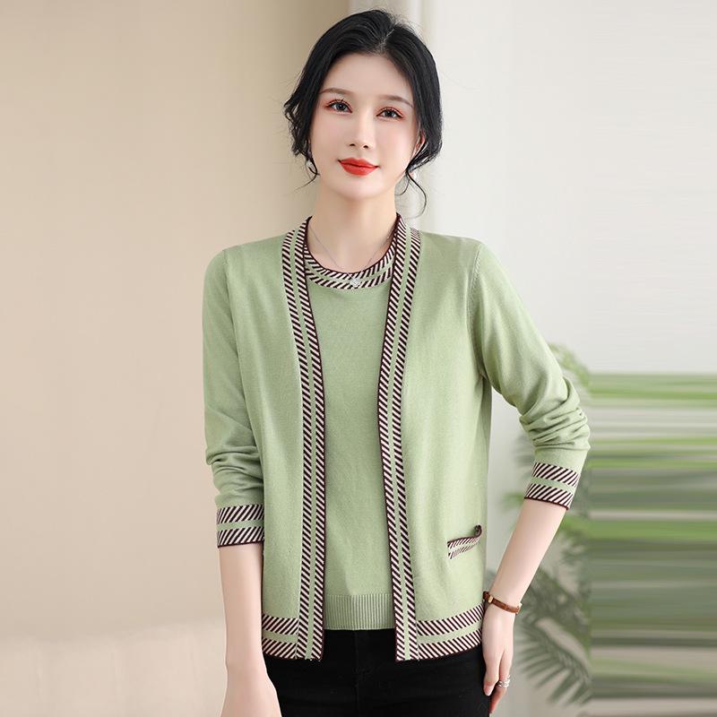 

Mom s 2023 Autumn Fashion Knit Top Set - Stylish Middle-aged & Elderly Two-piece for Spring and Autumn XL (120-130 kg) зелёный