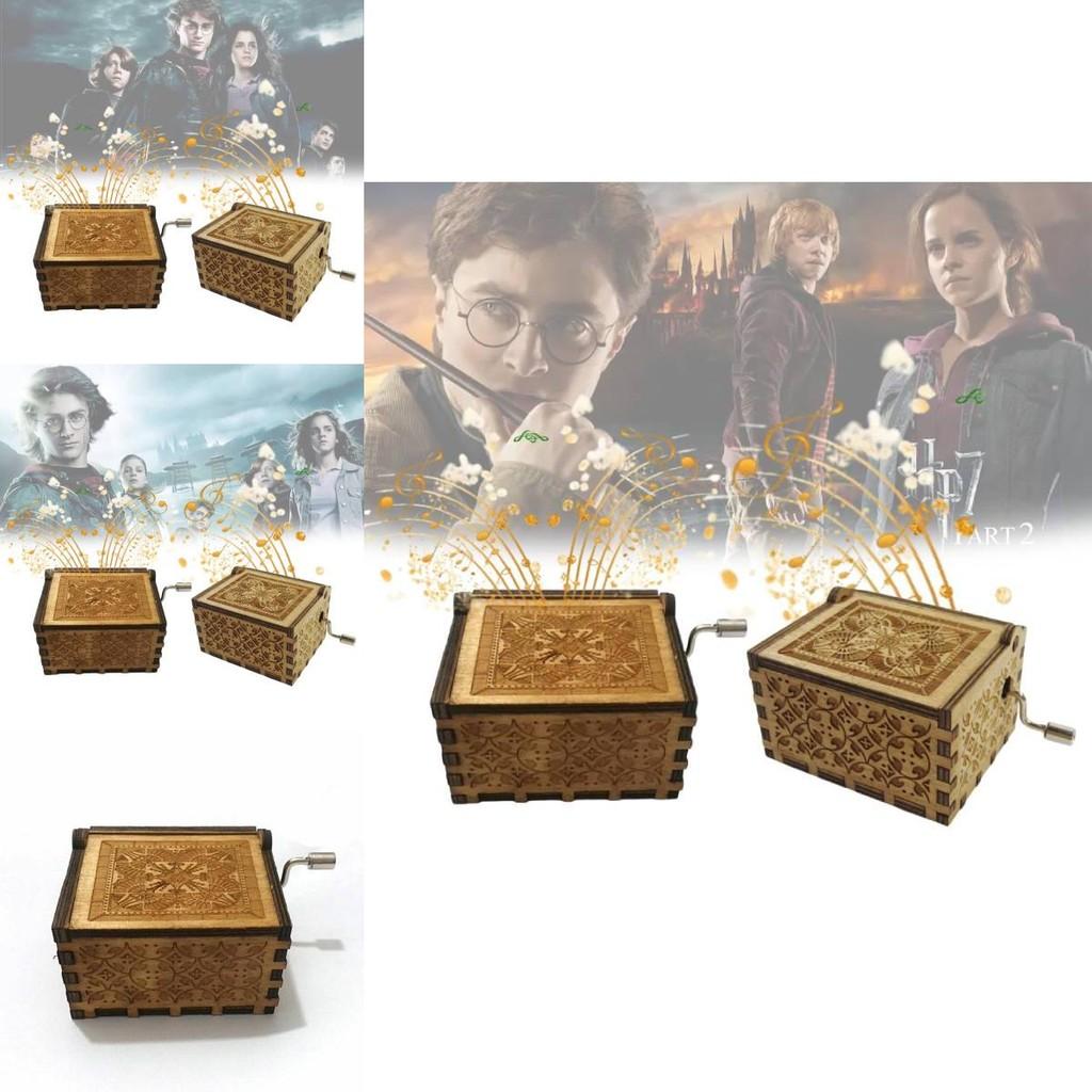 Harry Potter I Kamień Filozoficzny Drewniana pozytywka z rzeźbieniami na prezent. Zawiera specjalne postacie.