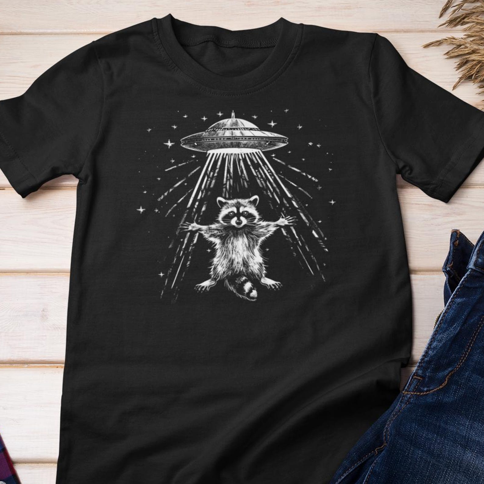 Funny Shirt - Raccoon UFO - Alien Abduction - Sci-Fi Graphic Cotton Tee XL