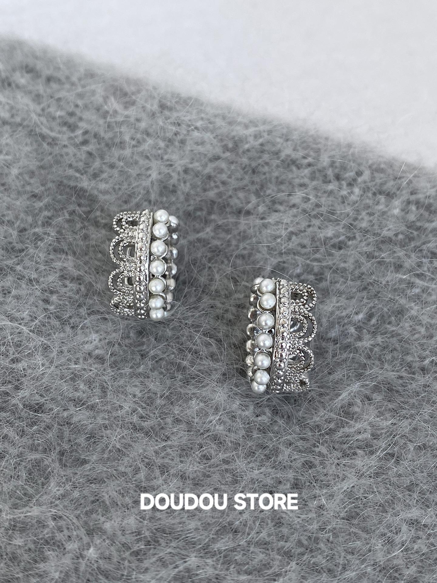 

Pearl crown lace earrings 2025 explosive stud earrings light luxury elegant earrings
