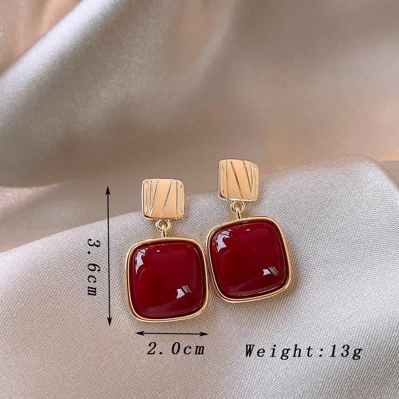 Vintage Square Acrylic Drop Earrings for Women Golden Carve Metal Geometry Dangle Earrings Wedding Party Trendy Jewelry