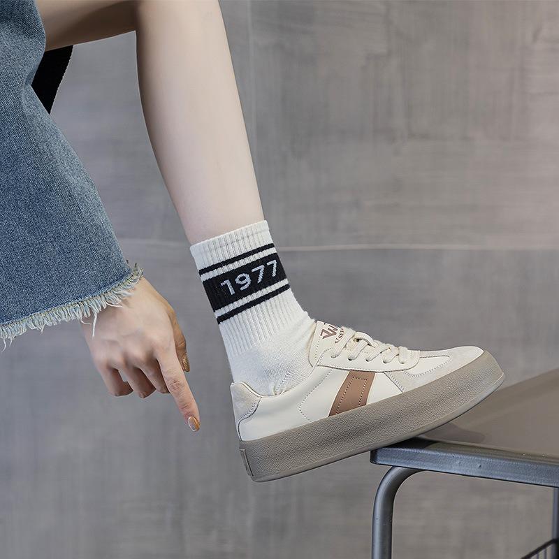 Color matching women's leather thick-soled white shoes autumn new light-mouth lace-up casual sports shoes