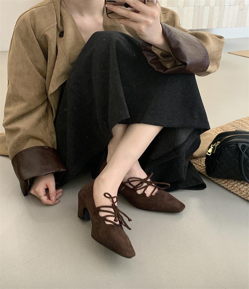 

Mary Jane shoes female French retro fairy single shoes 2025 spring and autumn shallow bow flat beanie shoes new 39 темно-коричневого