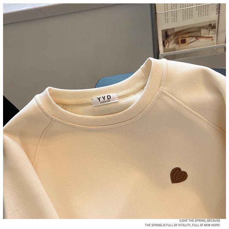 Women's Heart Embroidery Crewneck Sweatshirt: American Style, Long-Sleeved, Versatile, and Age-Reducing for Spring and Autumn.