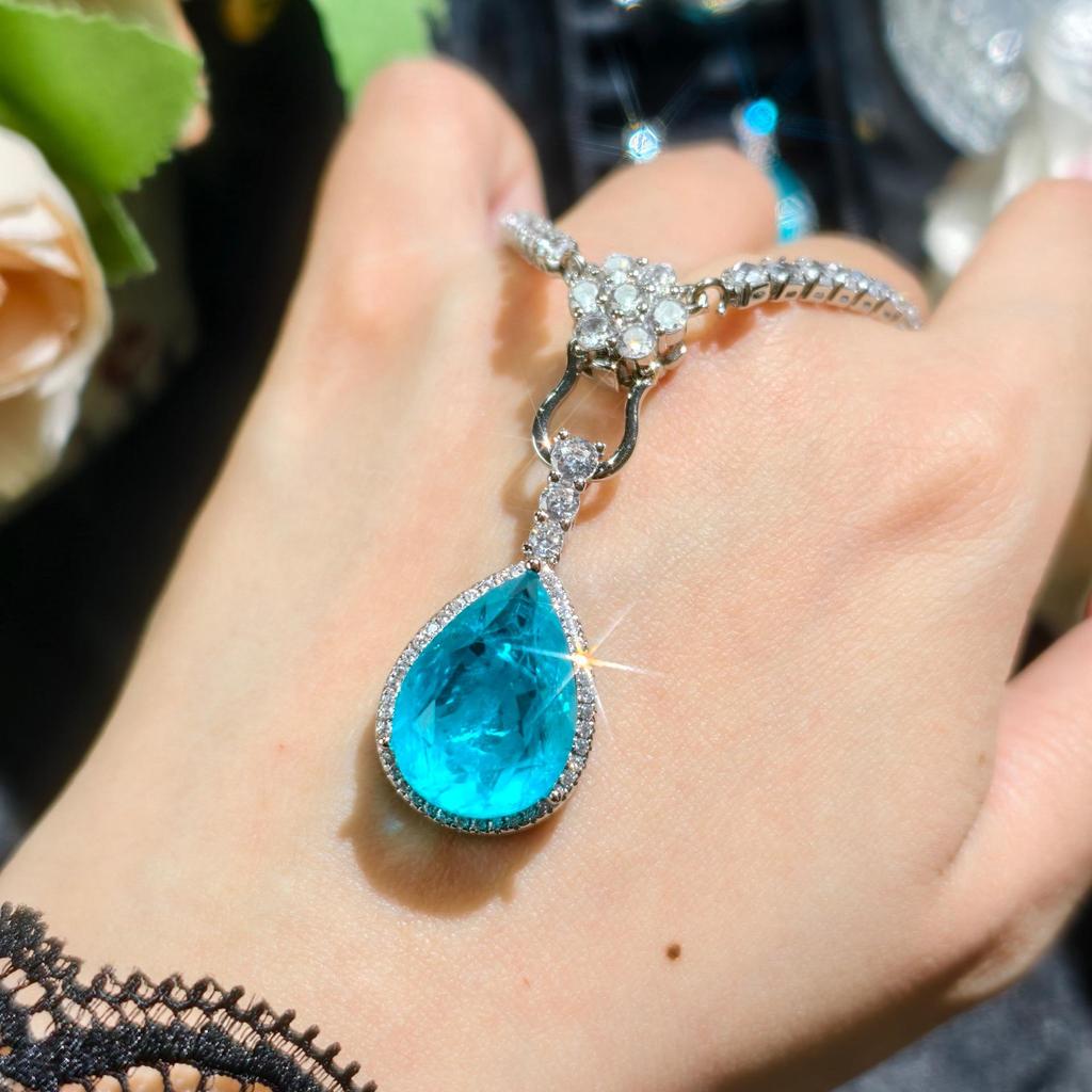 Set di Anello e Orecchini Pendenti in Cotone Paraiba di Lusso