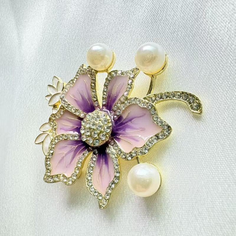 Fashion Purple Lilac Flower Delicate Brooches For Women Clothing Coat Banquet Accessories Gifts