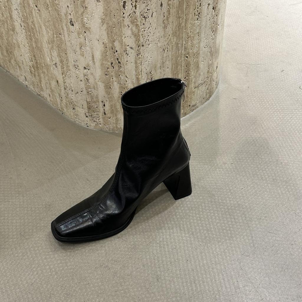 Soft leather brown round head short boots women's high heel thick heel rear zipper 2025 new winter Korean version elastic thin boots