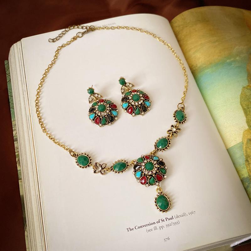 

Medieval vintage retro earrings fashion versatile earrings niche light luxury high-end jewelry