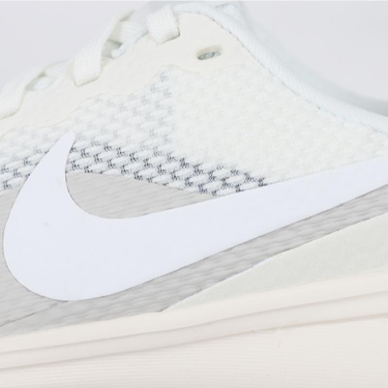 Nike W Revolution 8