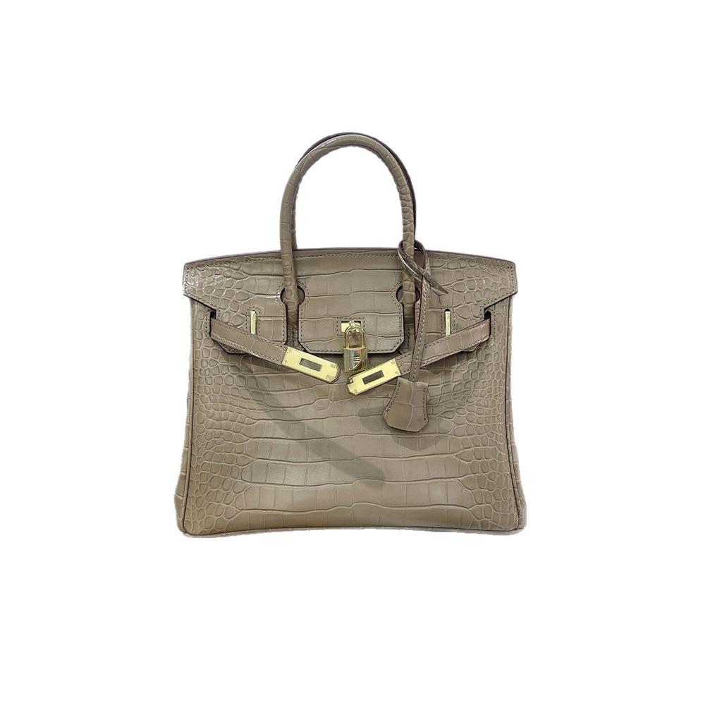 Borsa a tracolla da donna in pelle di vacchetta pressata effetto coccodrillo verniciata platino con tracolle per pendolari di grande capacità fonte