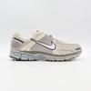 FZ3653-104 Nike Zoom Vomero 5 SE Light Ore Wood Brown Dark Stucco (Pour des hommes)