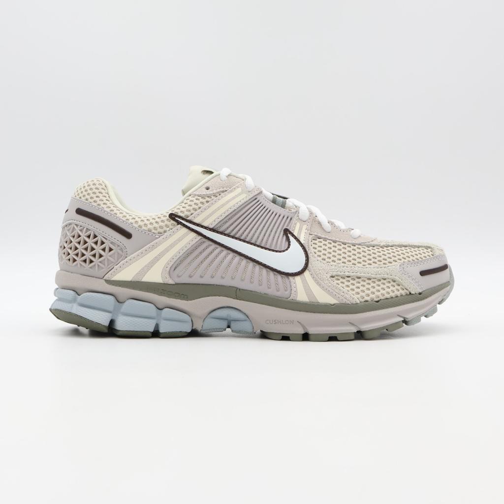 FZ3653-104 Nike Zoom Vomero 5 SE Light Ore Wood Brown Dark Stucco (Pour des hommes)