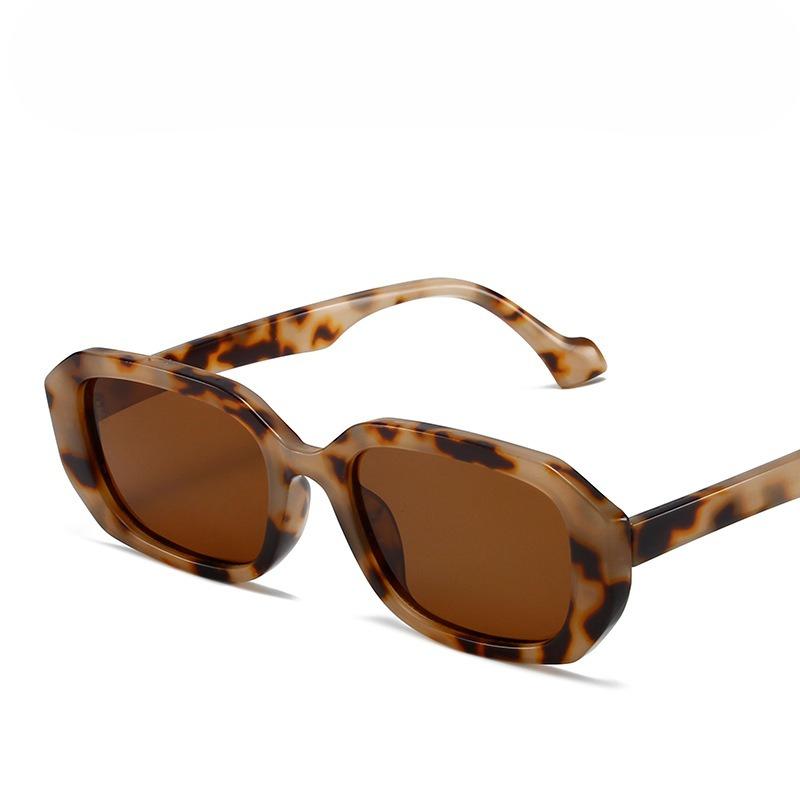 Fashion Unisex Oval Frame Sunglasses with UV400 Protection Leopard Pattern Vintage Travel Sunglasses for Outdoor Activities