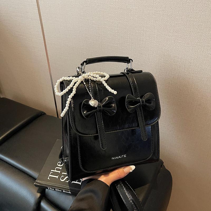 

Нишевая дизайнерская сумка 2025 новая ретро повседневный рюкзак модный повседневный студенческий маленький рюкзак женская сумка чёрный