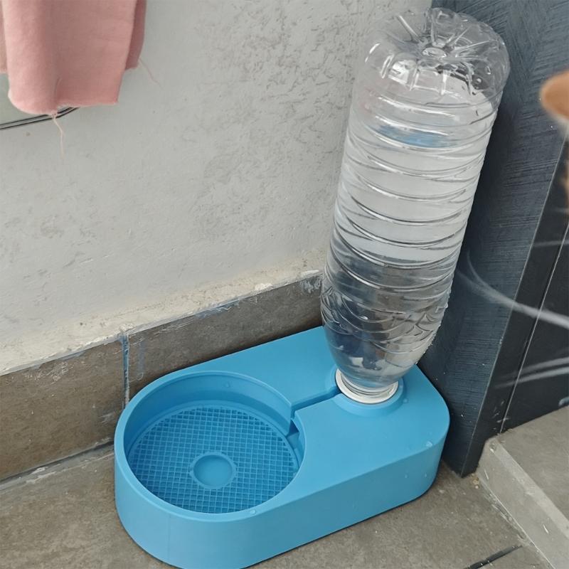 Convenient Pet Water Dispenser Watering Bowl For Small Animals AntiSlip Base Water Fountain for Mineral Water Feeding