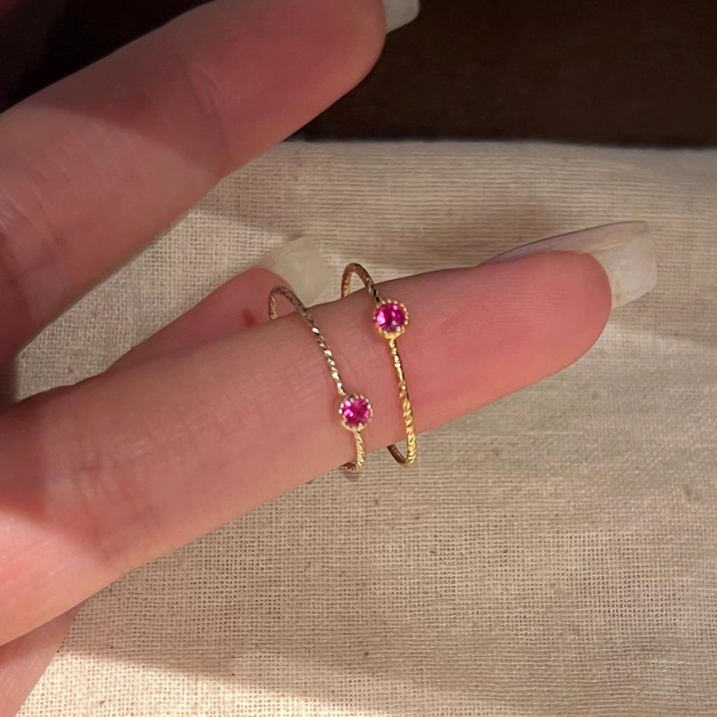 Simple Inlaid Pink Single Diamond Rings for Women Light Luxury Fine Mini Ring High-end Layered Style Suitable for Daily Jewelry