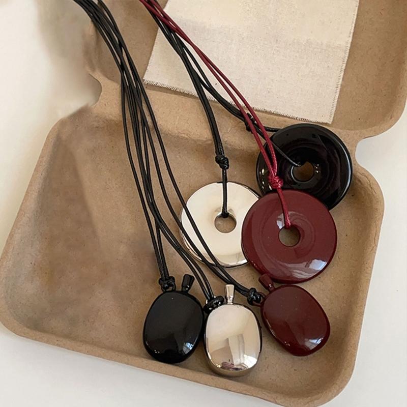 Modische Aventurin Schnalle Anhänger Halskette Accessoire mit verstellbarer Länge Lederband für Männer und Frauen täglicher Gebrauch